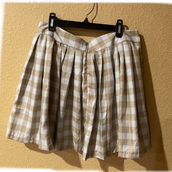 🐣  PLUS Size ~ Trendy Pleated Plaid / Checkered Mini Skirt - Picture 2 of 4
